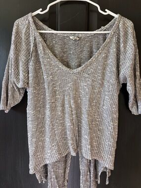 Women's Gray Knit V-Neck Top